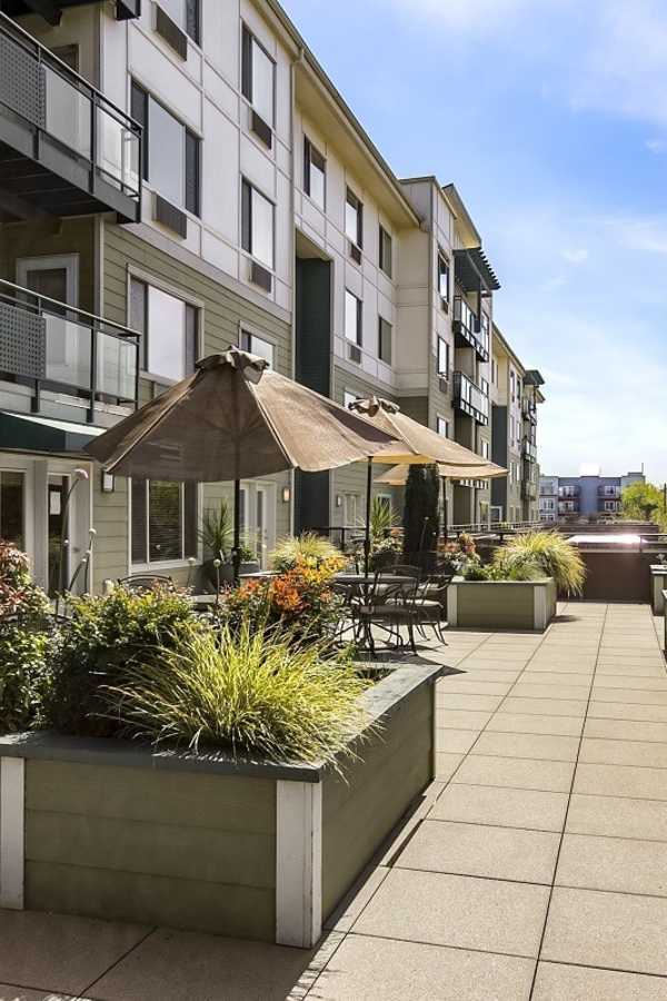 Exterior of Merrill Gardens at Renton Centre in Renton, Washington