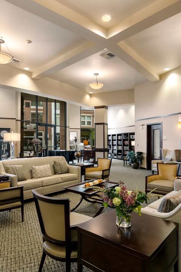Lounge at Merrill Gardens at Kirkland in Kirkland, Washington