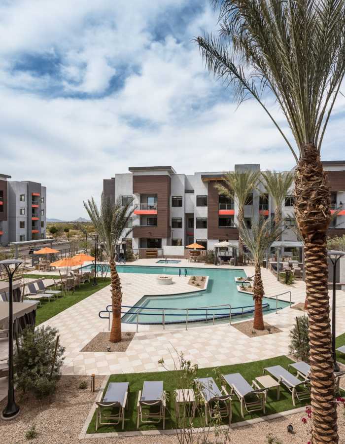 Luxury resident swimming pool at Clearwater Mayo Blvd in Phoenix, Arizona