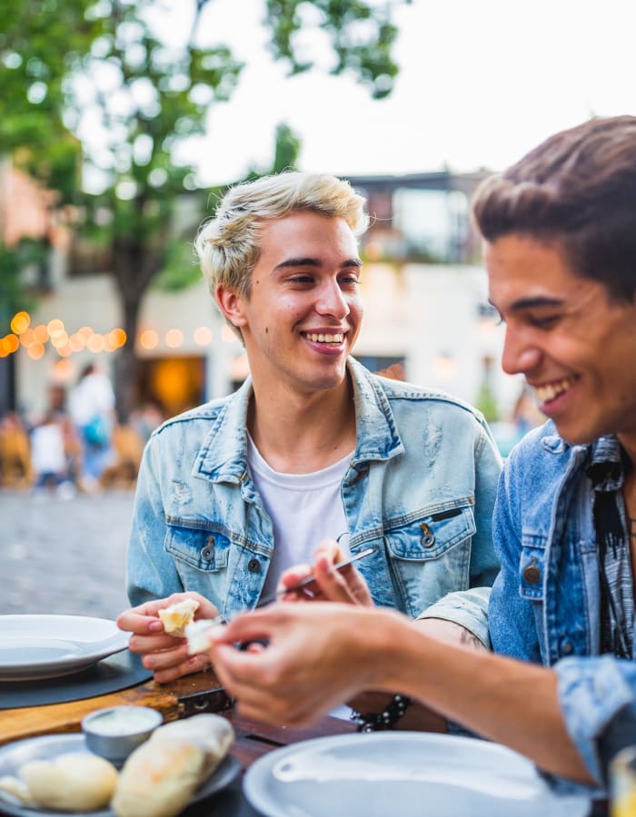 residents out to eat at Q19 in Sacramento, California