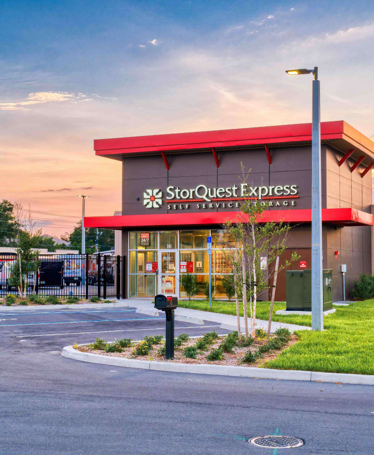 Facade and surrounding landscaping at StorQuest Express - Self Service Storage in Kissimmee, Florida
