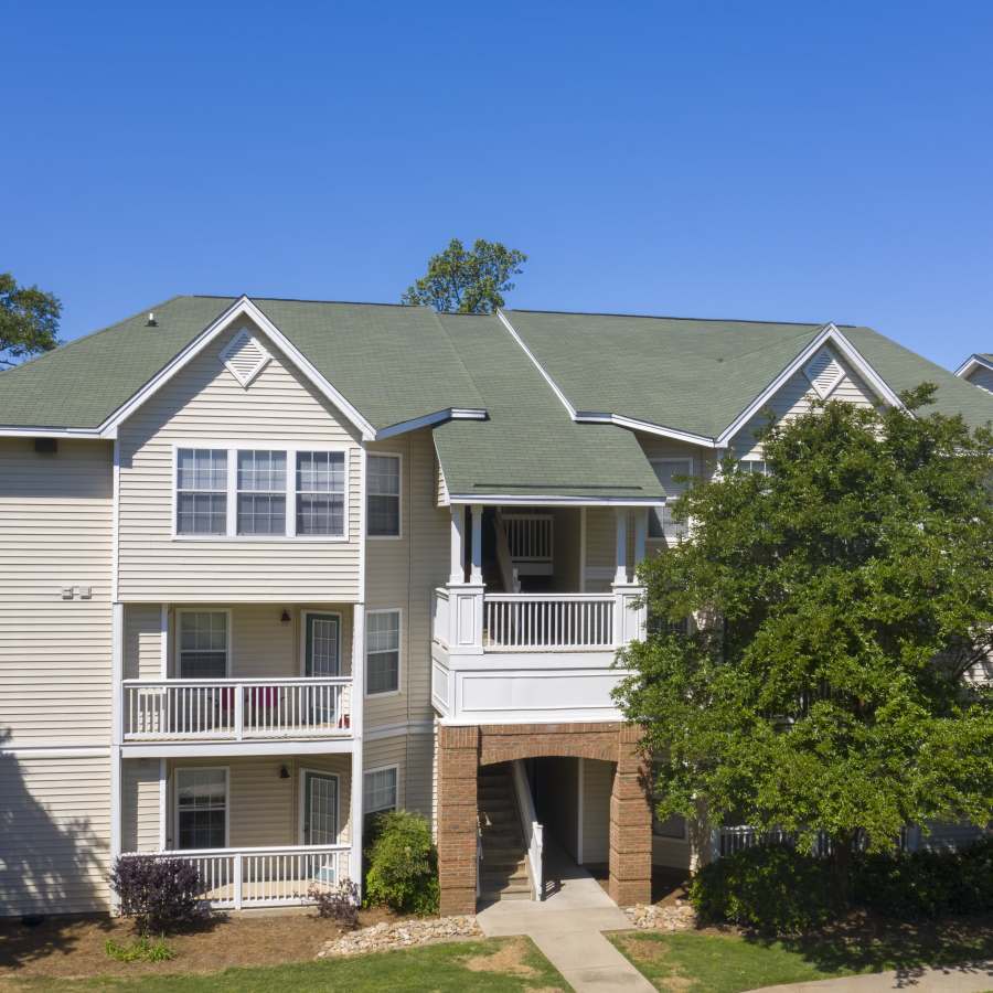 walk-up into apartments at Acasă Willowbrook Apartments in Simpsonville, South Carolina