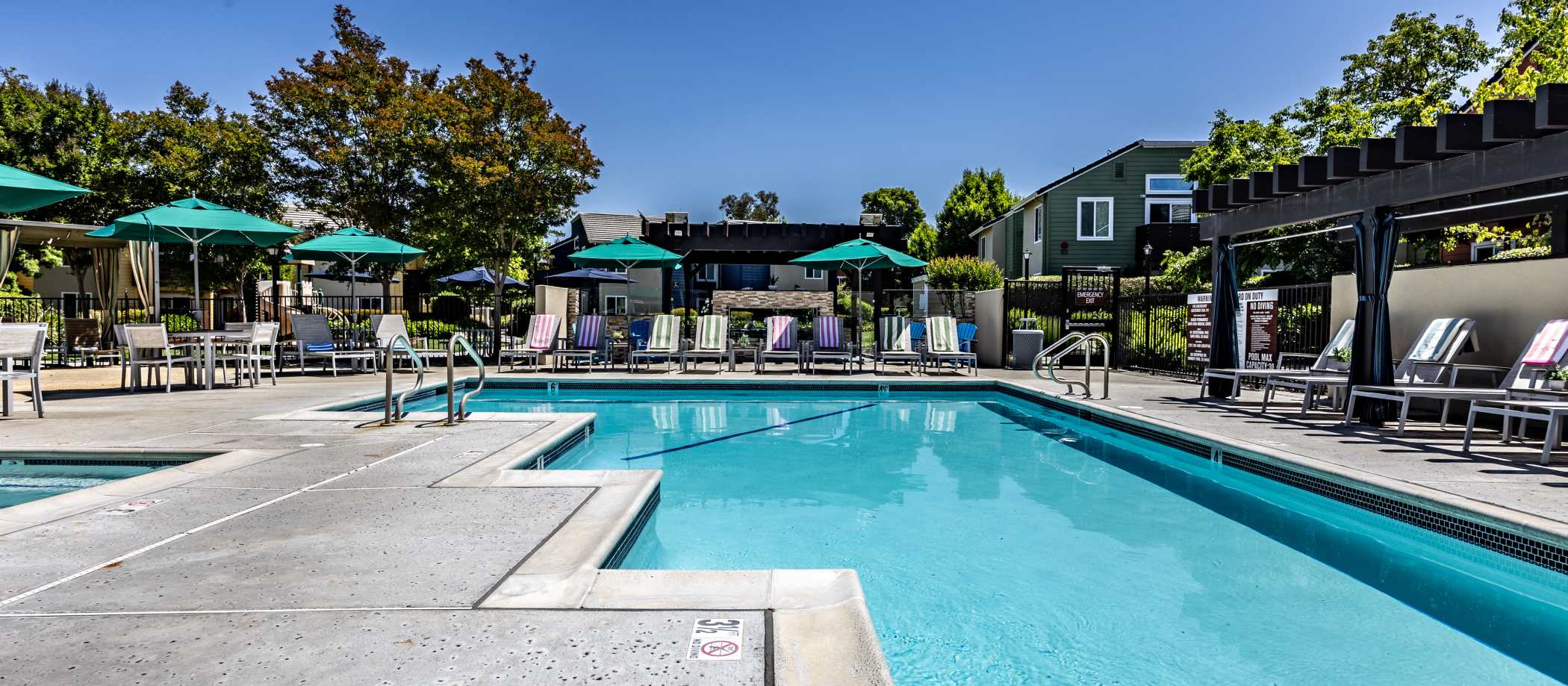 Lounge area at Crossbrook Apartments in Rohnert Park, California