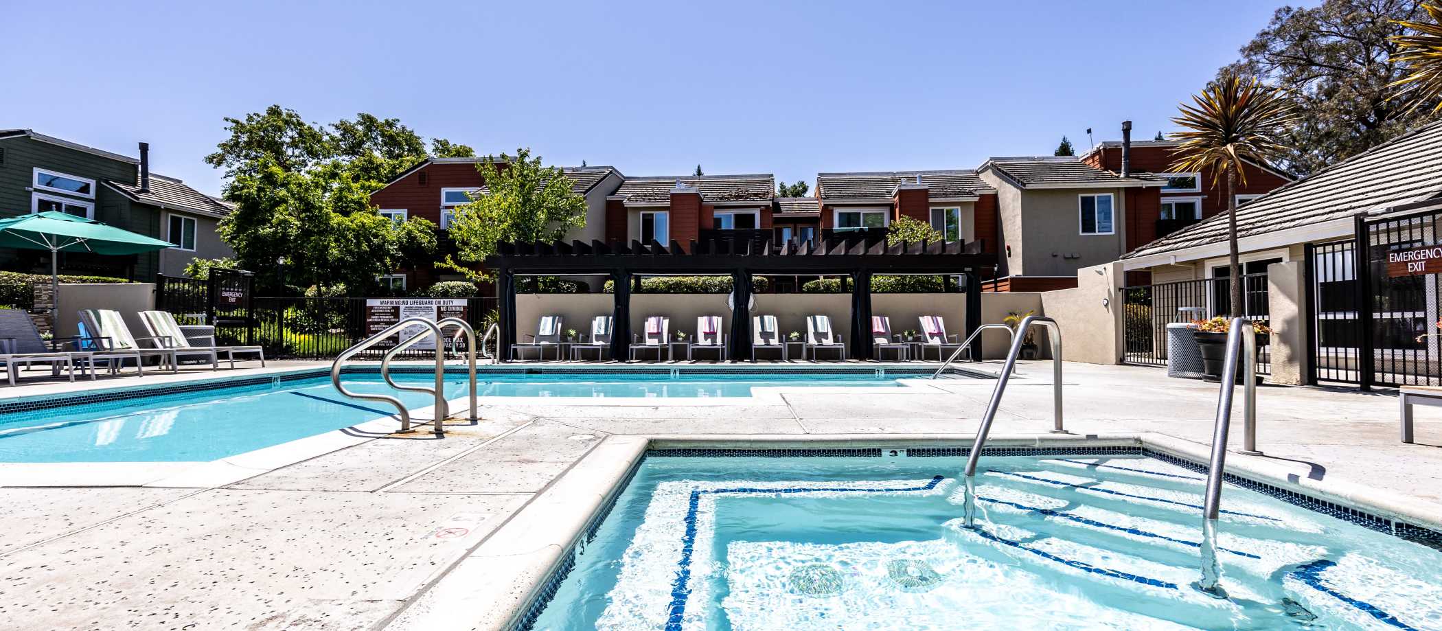Lounge area at Crossbrook Apartments in Rohnert Park, California