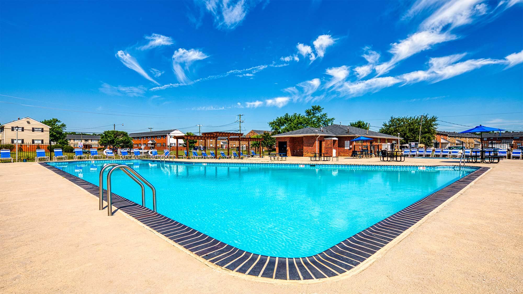 Outdoor swimming pool at Pointe at River City in Richmond, Virginia