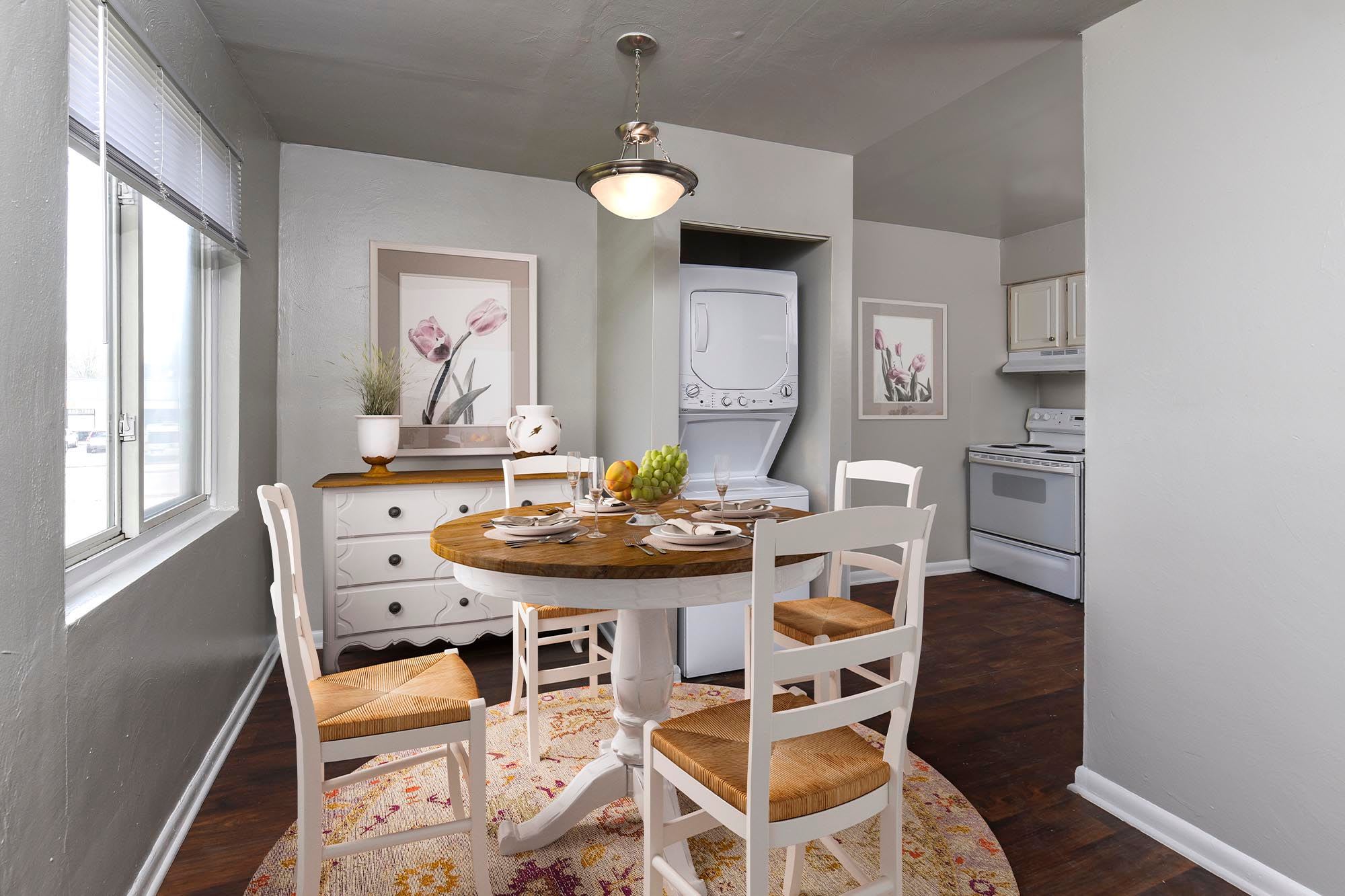 Model dining room at Chesapeake Pointe, Chesapeake, Virginia