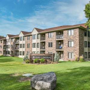 Oaks Lincoln Apartments & Townhomes Photo