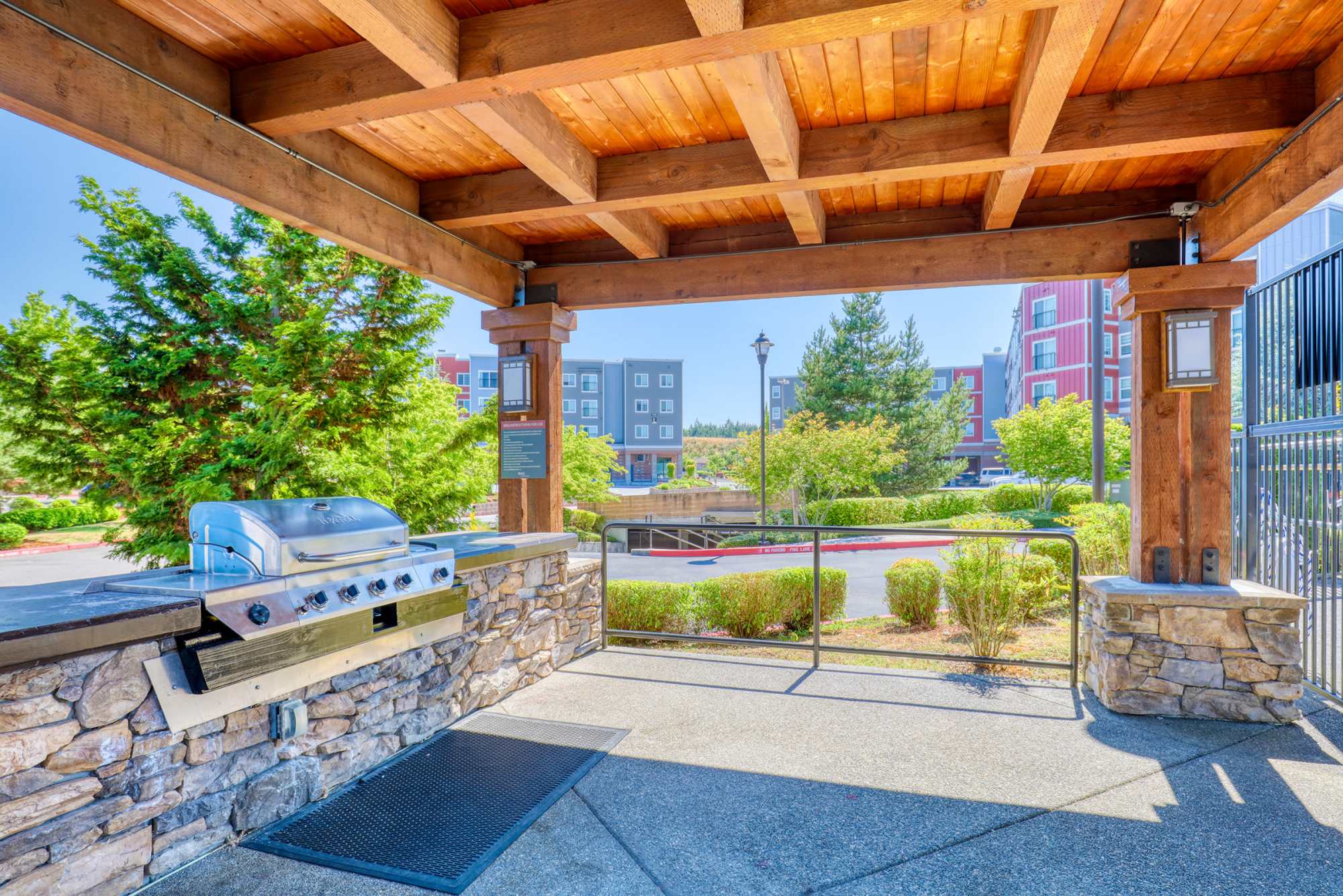 Outdoor grilling area and patio at Trax at Dupont Station in Dupont, Washington