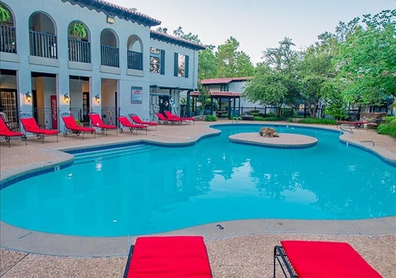 swimming pool at apartments in tulsa