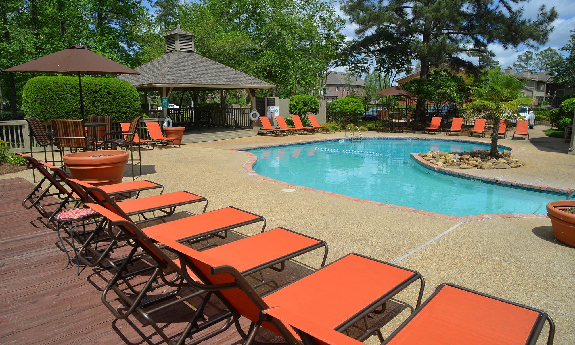 Swimming pool at Ridgeland, MS apartments