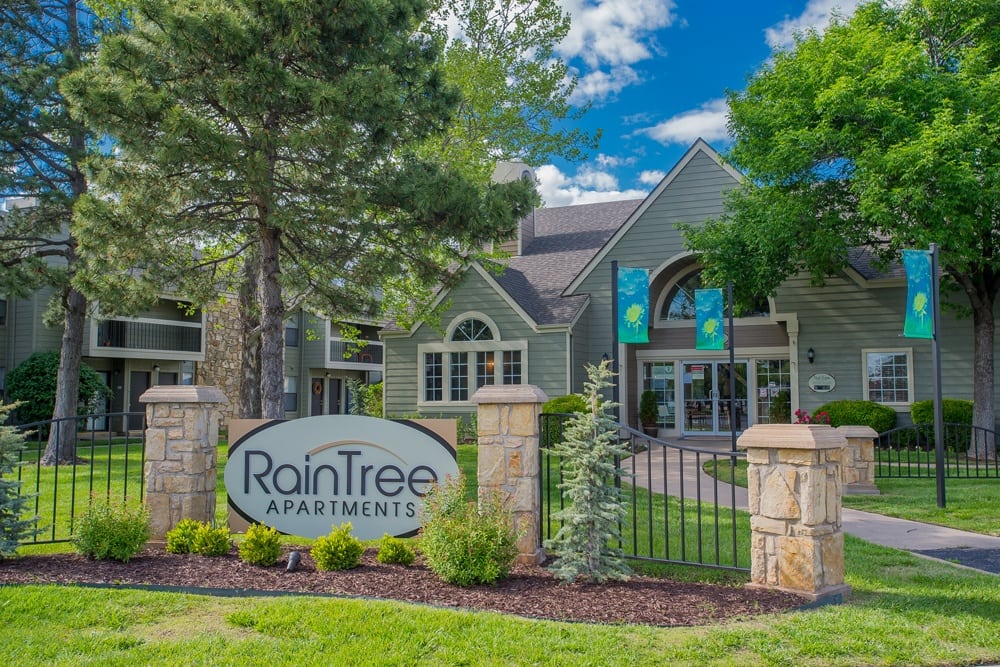 Photos of Raintree Apartments in Wichita, KS