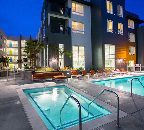 Our San Jose apartments feature a luxury pool and hot tub