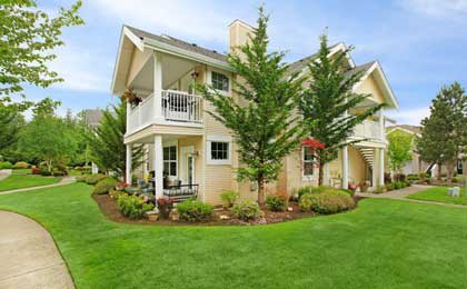 Snoqualmie Apartments offering a luxurious swimming pool