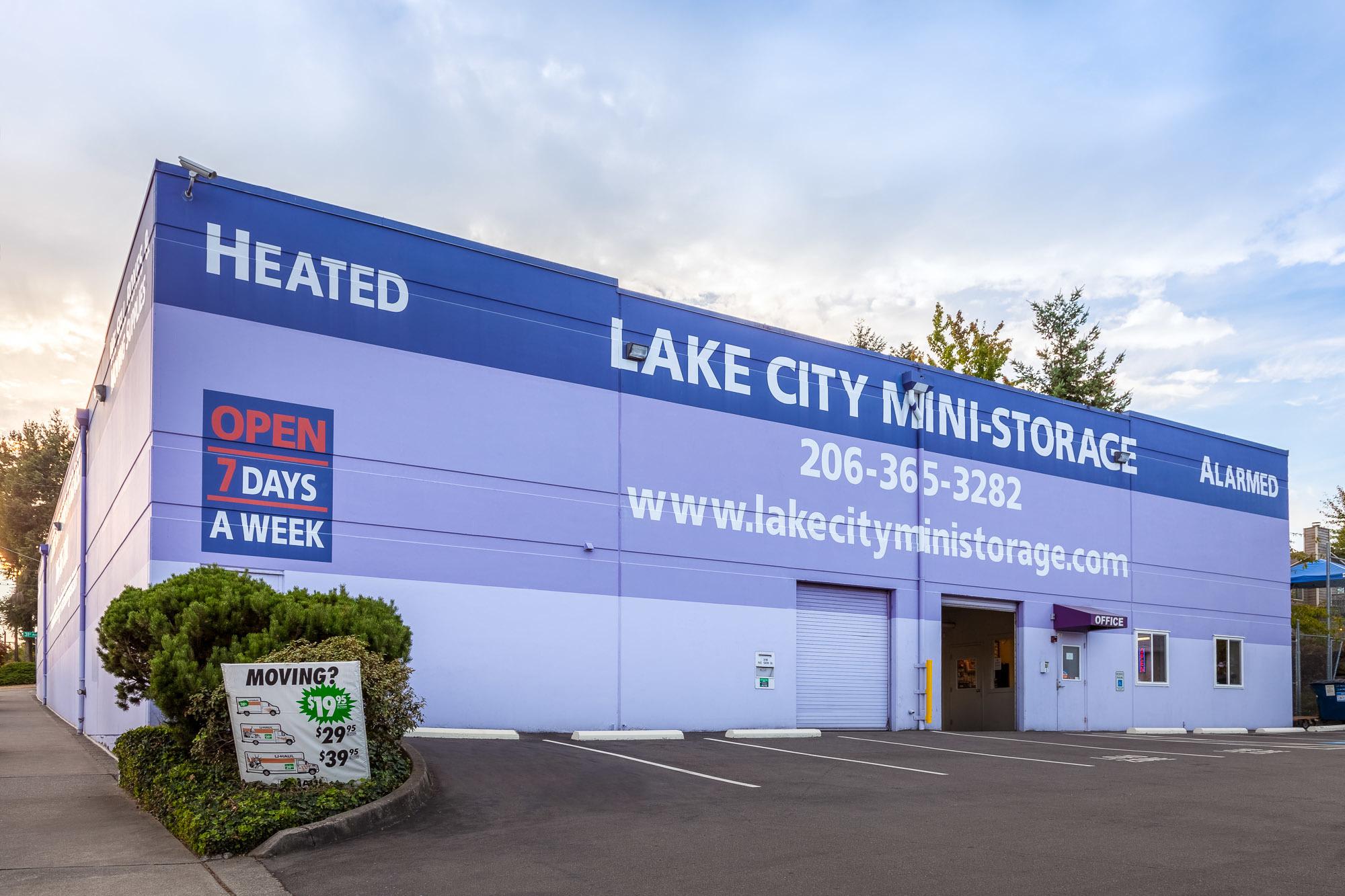 Exterior of self storage facility in Seattle, Washington