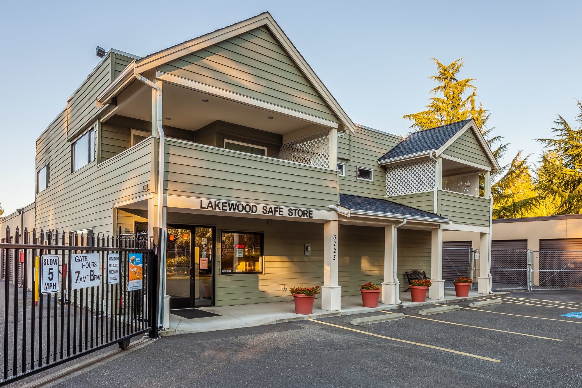 Exterior of self storage facility in Lakewood, Washington
