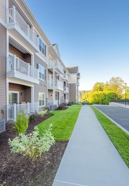 Apartments at Waters Edge Apartments in Webster
