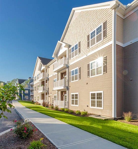 Enjoy the conveniences of living at Waters Edge Apartments in Webster.