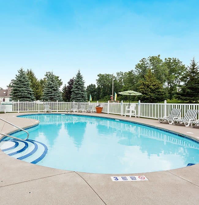 apartments for rent with a pool in Victor