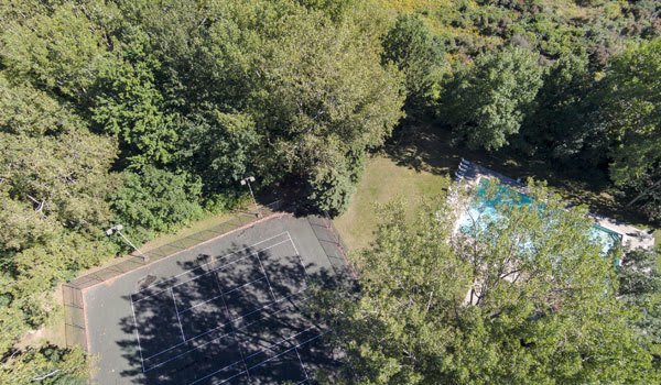 Other amenities offered at Raintree Island Apartments
