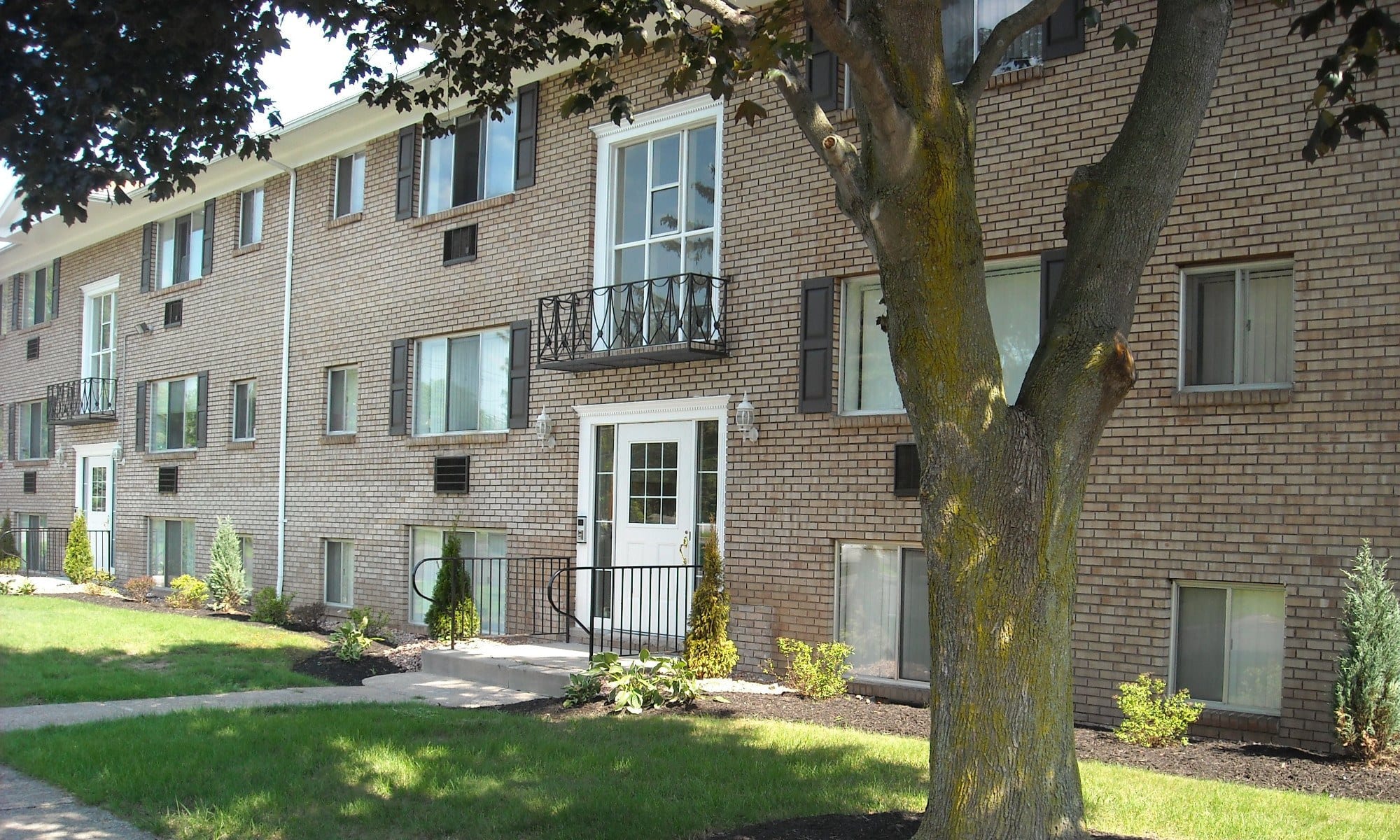 Welcome to Pittsford Garden Apartments in Pittsford, NY