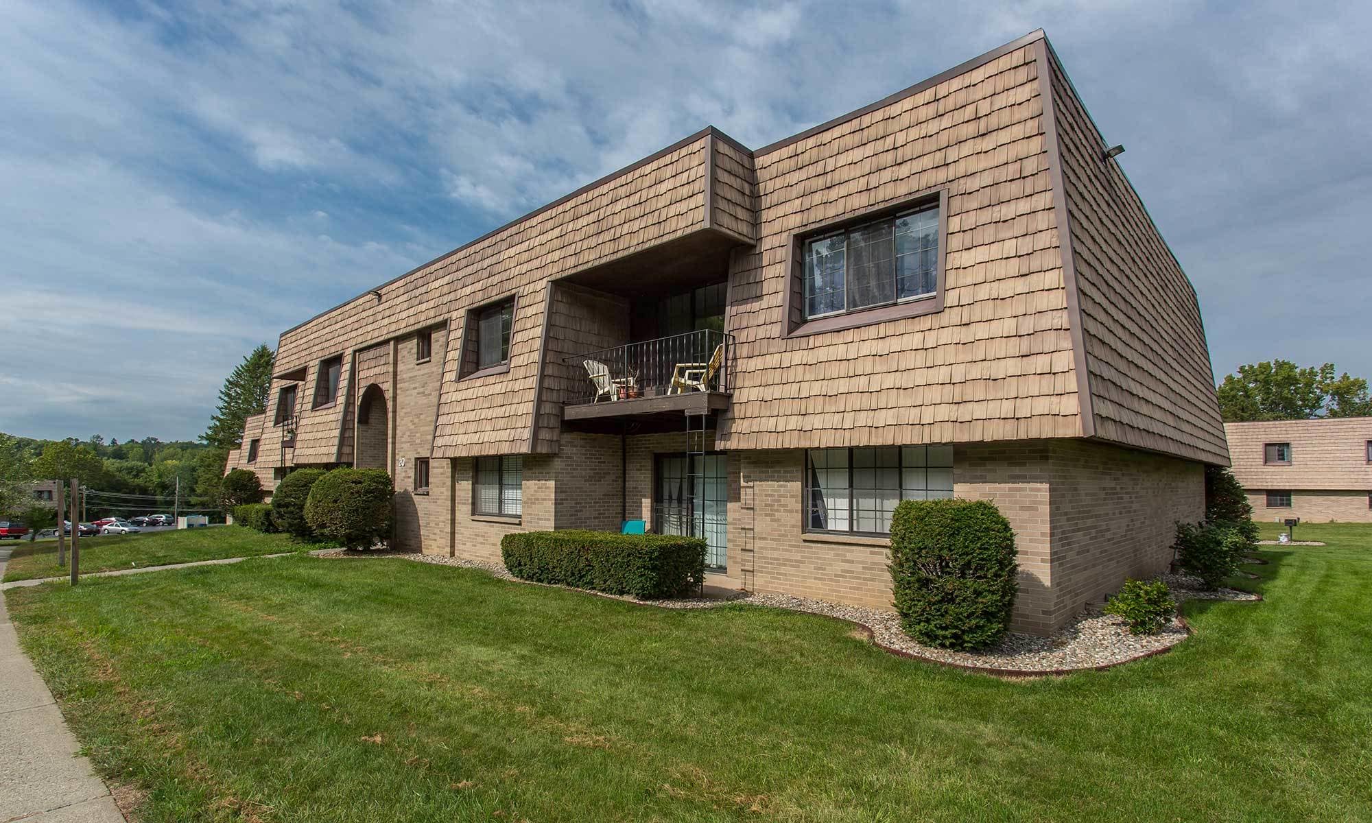Welcome to Meadowbrook Apartments in Slingerlands, NY
