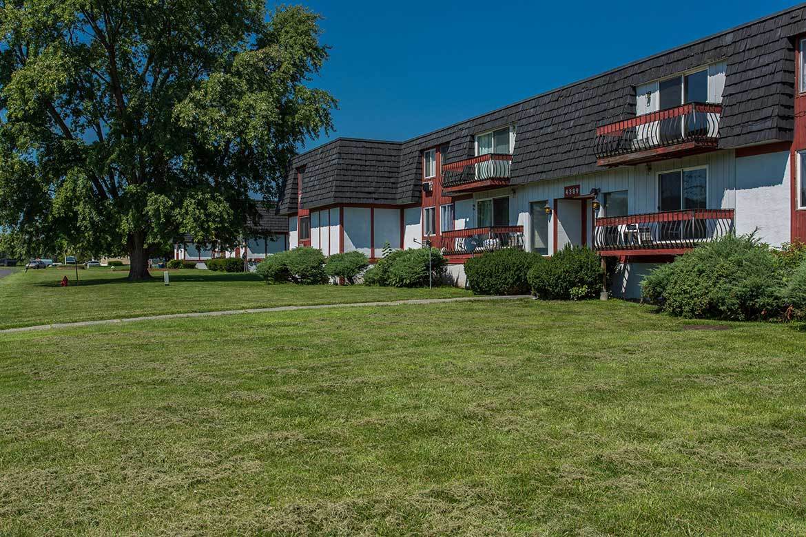 Village of Liverpool, NY Apartments Wellington Manor