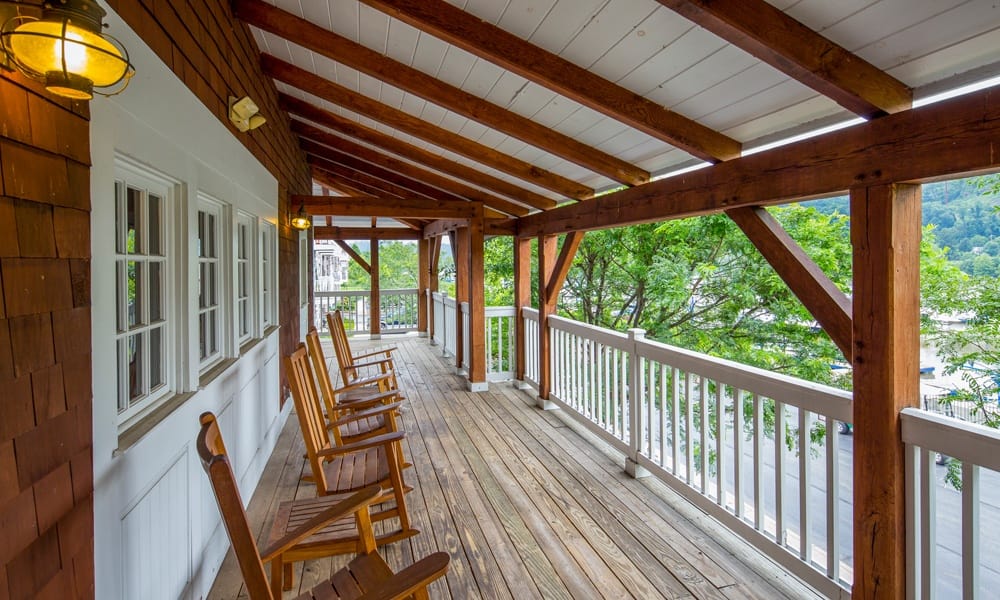 Beautiful apartments with hardwood floors in Pittsburgh, PA