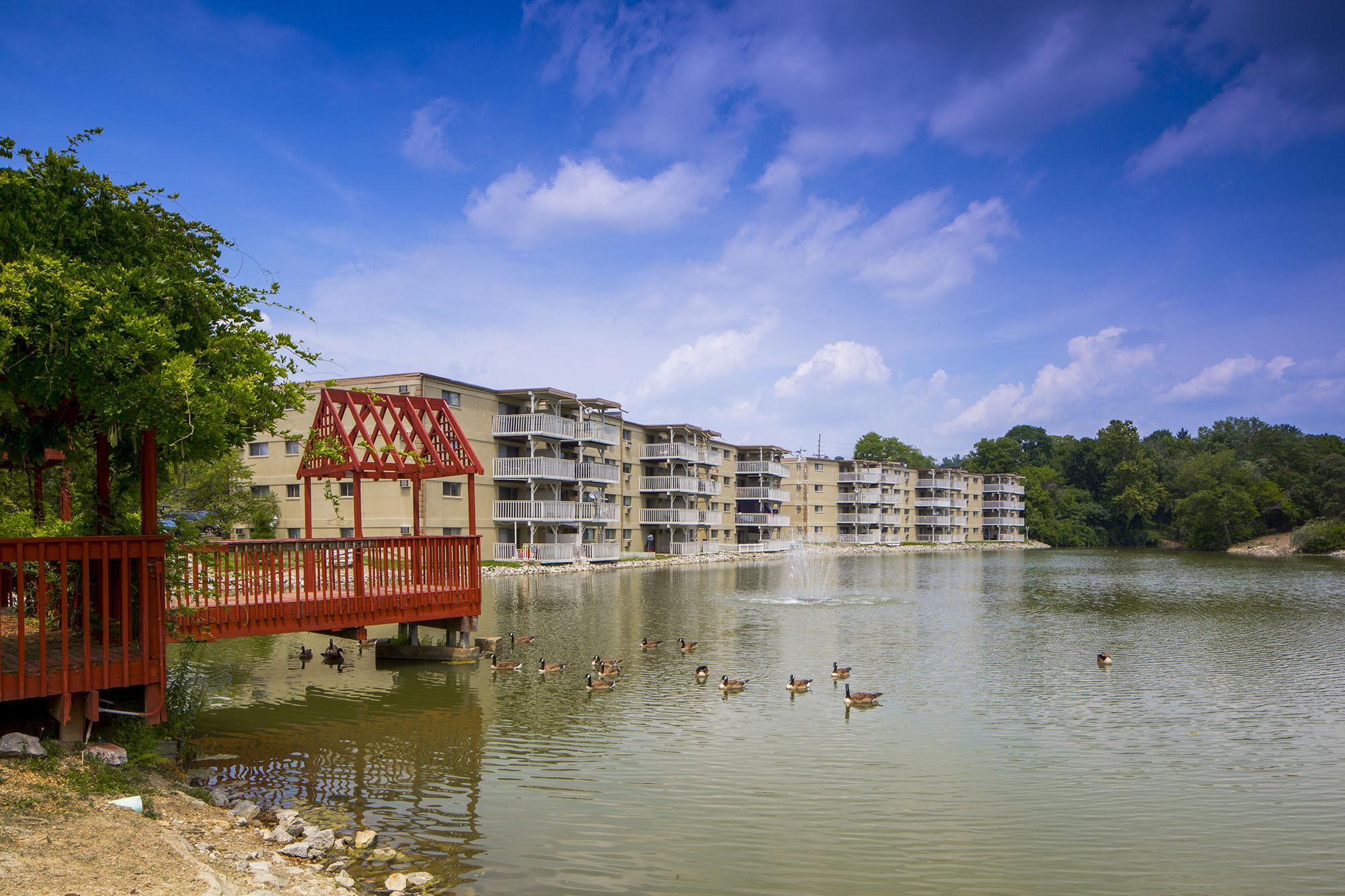 Luxury apartment living in Cincinnati, Ohio at Lakeshore Drive Apartments
