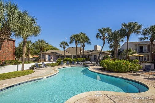 apartment with a swimming pool in Texas City TX