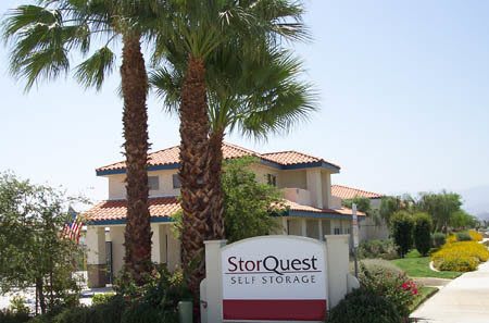 Self storage building exterior in La Quinta