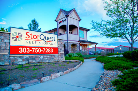 Self Storage Units Centre Pointe Aurora Co Storquest Self Storage