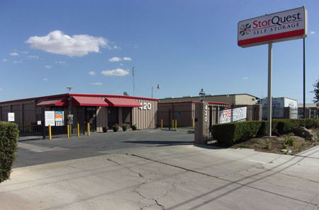 Self storage building exterior in Los Banos