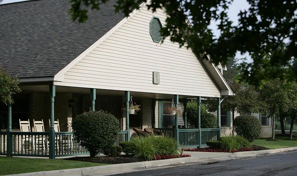 Exterior of senior living facility in Auburn Hills