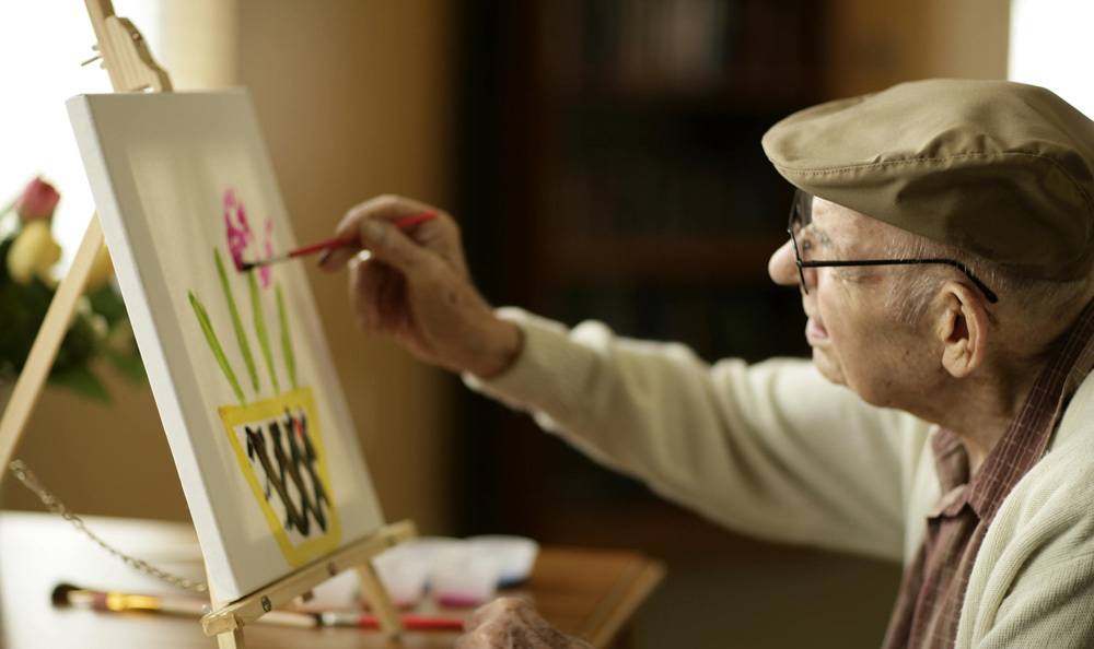 Keep up with your favorite hobbies or discover new ones at our Tamarac senior living facility