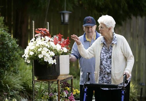 Find new friends at senior living in Columbia