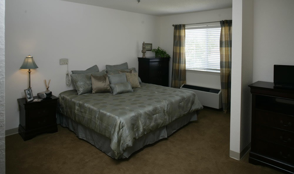 Enjoy the spectacular comfort of our rooms at our Venice senior living facility