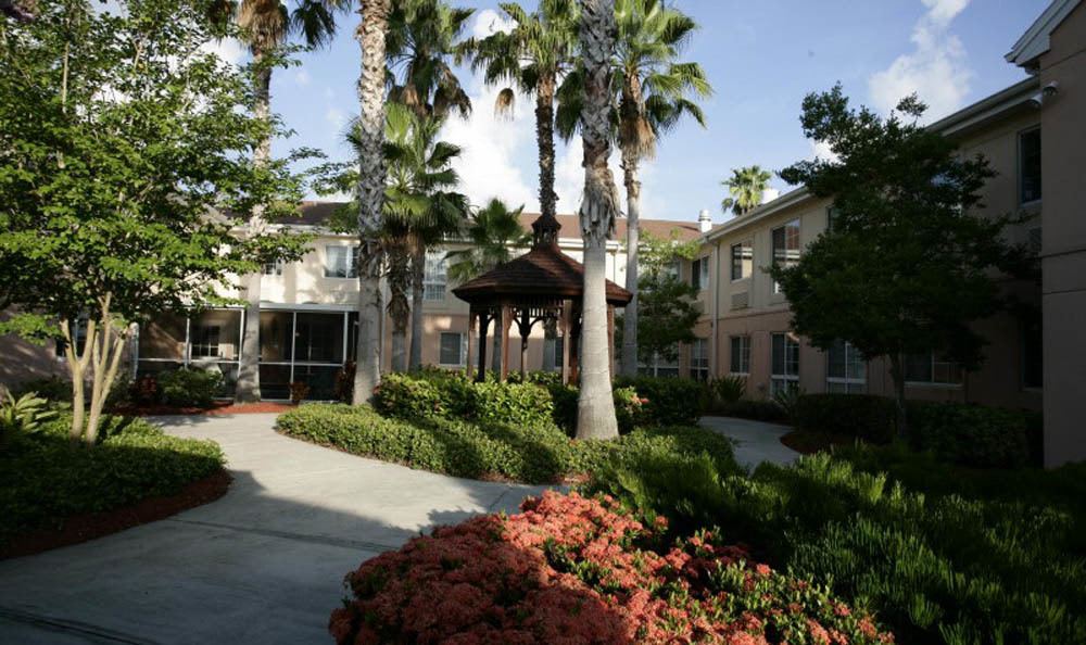 Beautiful landscaping at our Venice senior living facility