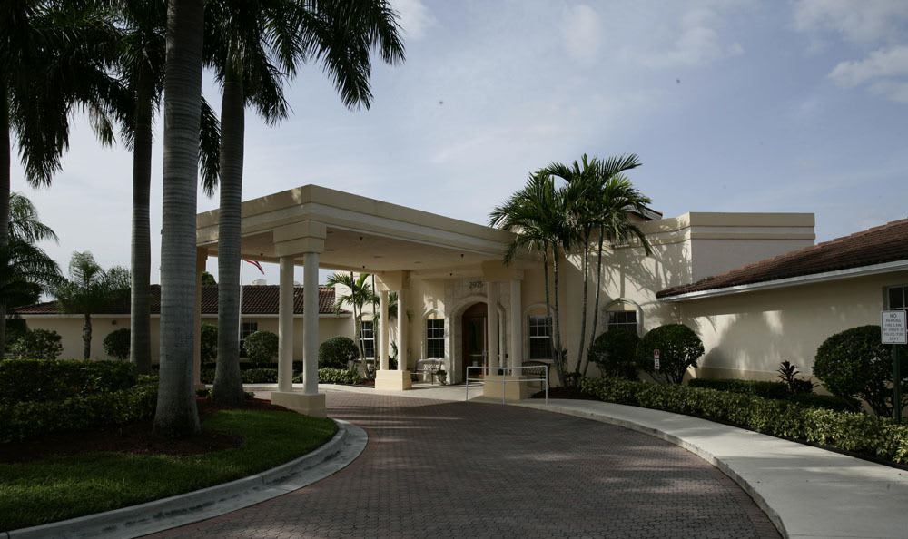 Beautiful landscaping surrounds our Coral Springs senior living facility