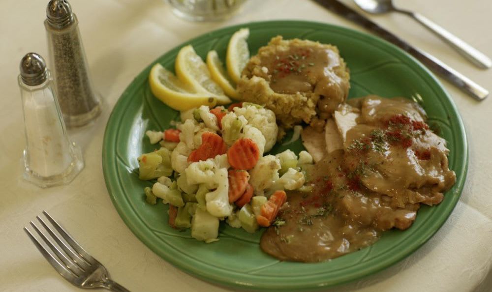 Enjoy a fancy Naples senior living facility meal with your friends 