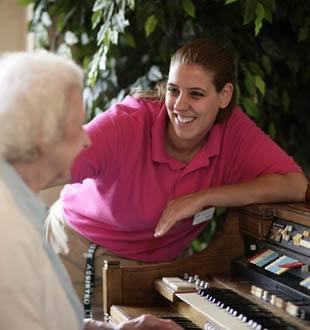 happy resident enjoys the piano in Lady Lake