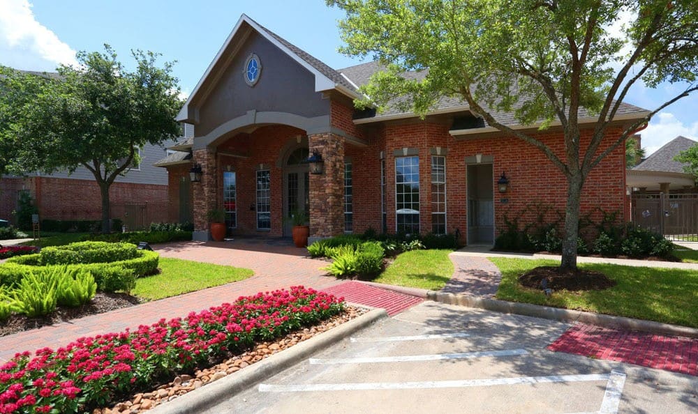 Photos of Southwind at Silverlake Apartments in Pearland, TX