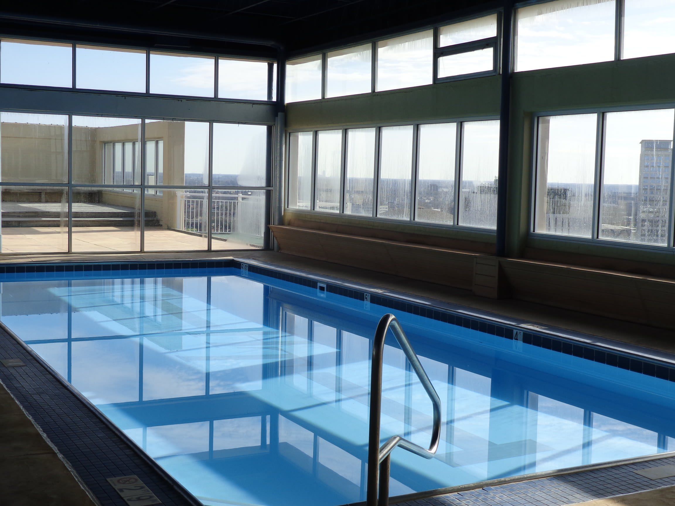 Norfolk, VA Apartments for Rent near Downtown Hague Towers