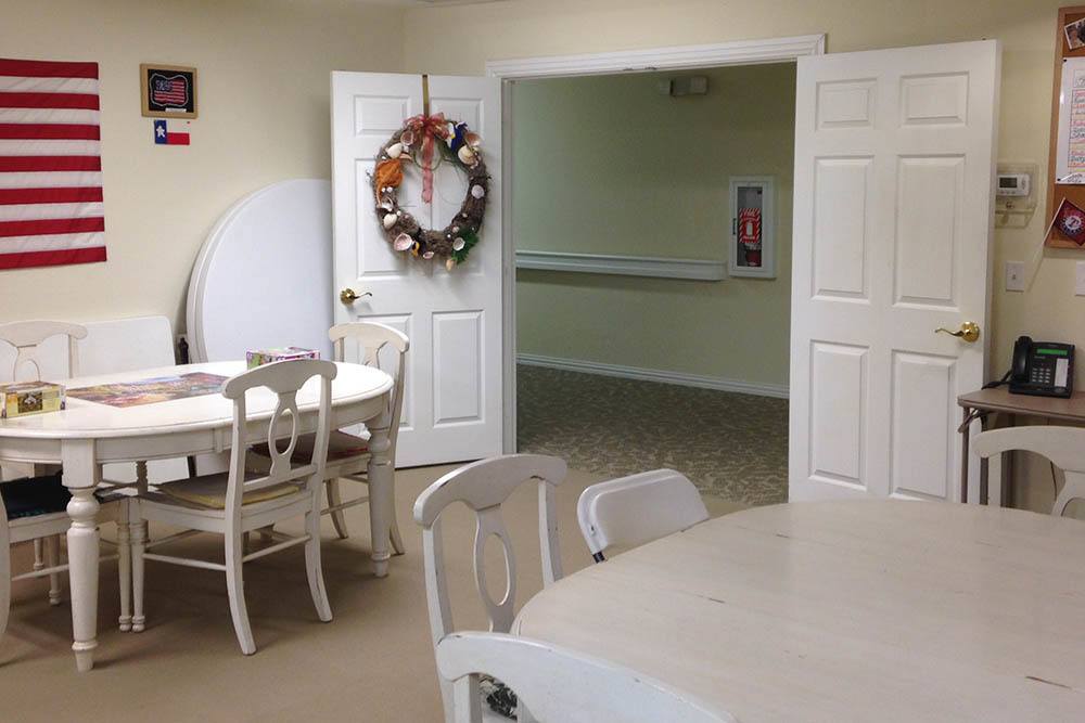 Enjoy our craft room at Rambling Oaks Courtyard Assisted Living Residence