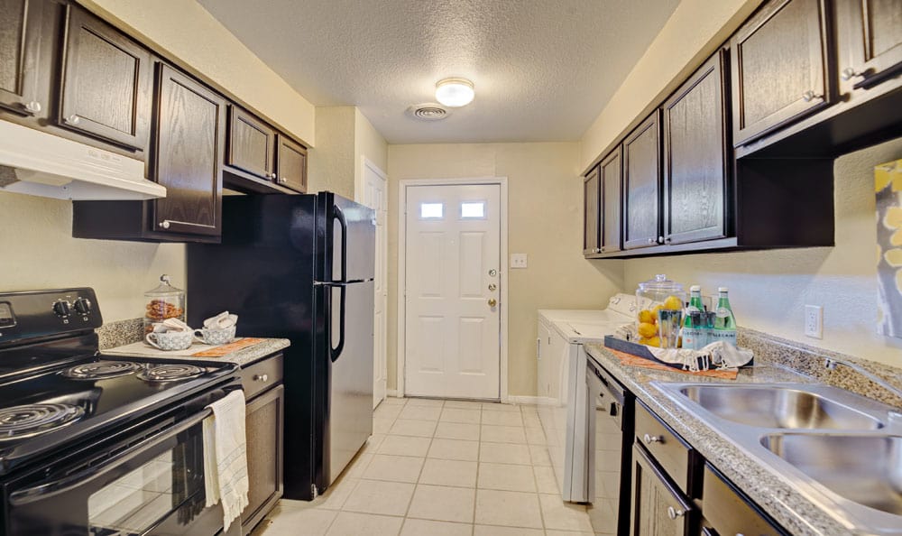 Photos of Villages at Parktown Apartments in Deer Park, TX