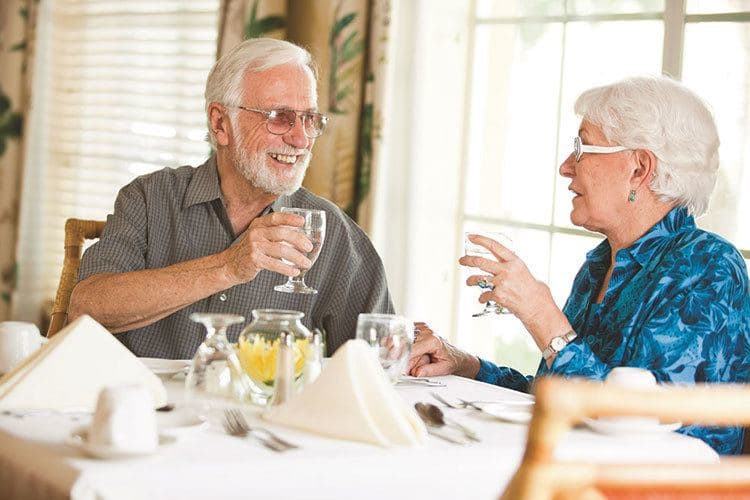 Residents dining together at our senior living community in Tampa