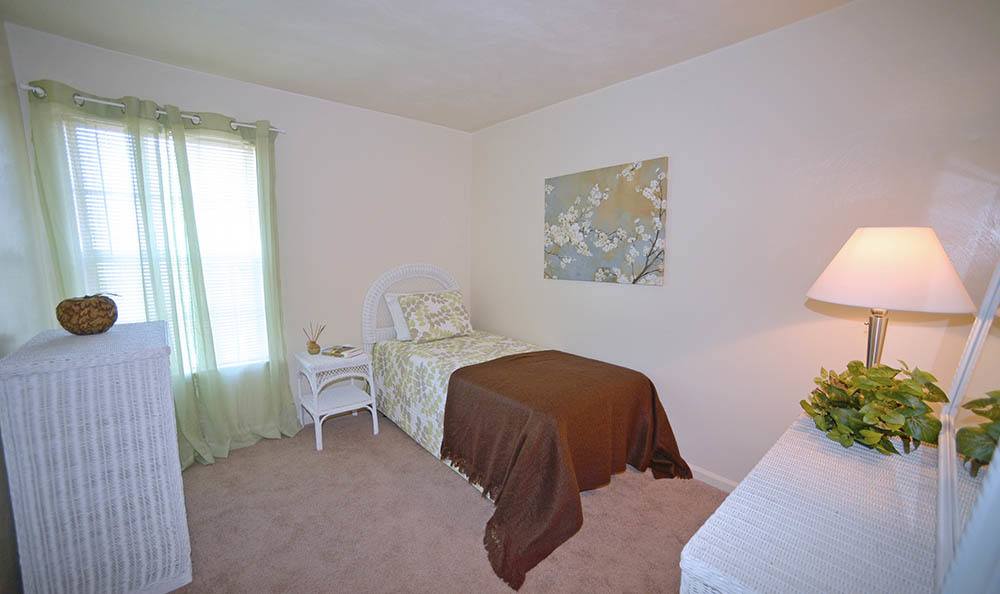 second bedroom at Biltmore Commons Apartments in Portsmouth, VA