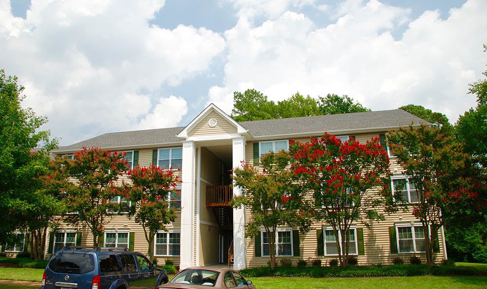 exterior of Arbor Glen Apartments in Chesapeake, VA