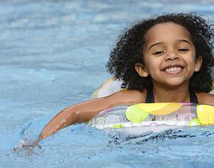 Beautiful swimming pool at apartments in Arlington