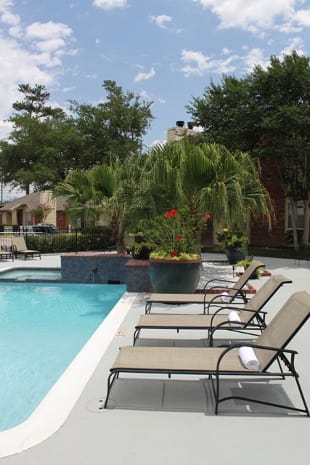 Poolside lounge in Spring