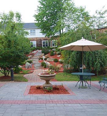 Lifestyle at senior living in Hamden, CT